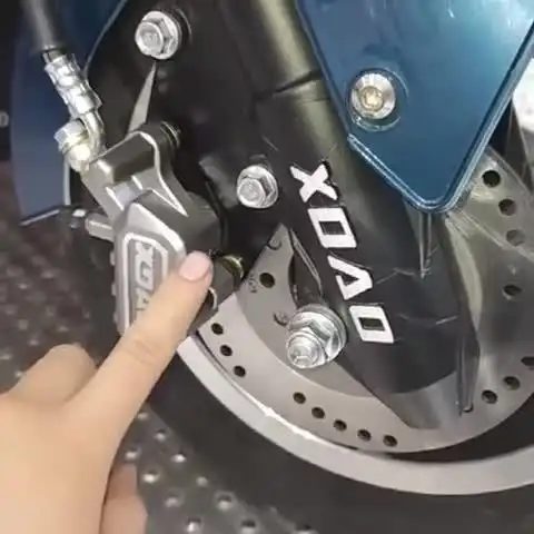 小哥讲解电动车的碟刹和鼓刹哪一种好用