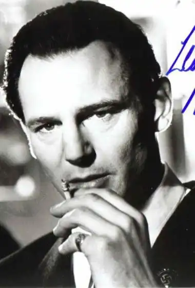 连姆尼森帅气黑白写真照78