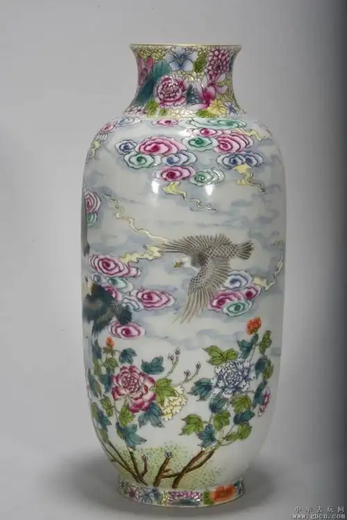 大清乾隆年制,上下万花边粉彩鸽子题诗瓶一