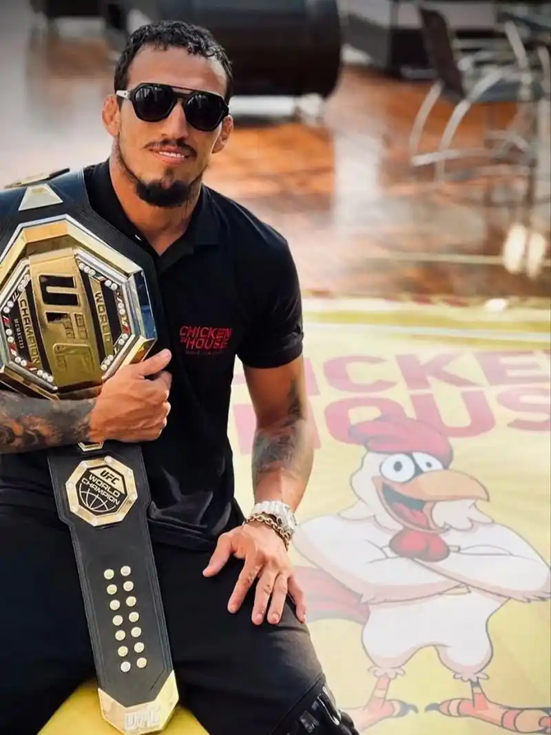 ufc冠军查尔斯·奥利维拉图集