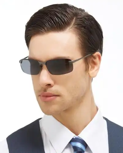 出门在外戴上墨镜,男人就该这么打扮自己,谁戴谁帅气