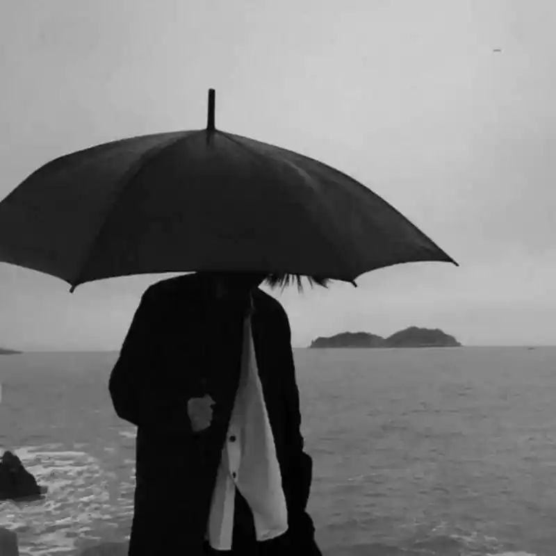 撑伞系列男生头像 好不容易翻到,这种你们要是喜欢,我再努力努力 男生