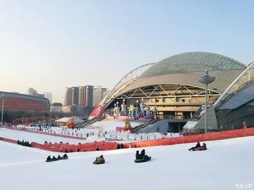 图文沈阳奥体中心冰雪嘉年华