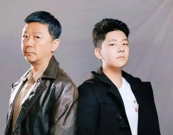 郭涛晒出儿子石头近照为其庆祝15岁生日石头身高引热议