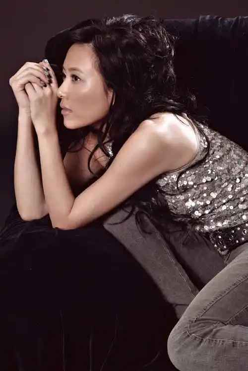 组图李慧珍最新性感诱惑写真祼露美背秀玉腰