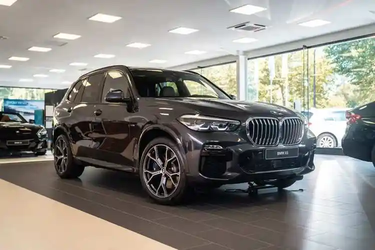 宝马x5哪个颜色好看