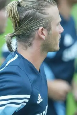 图文贝克汉姆两个小辫风景独特巨星亮相训练课