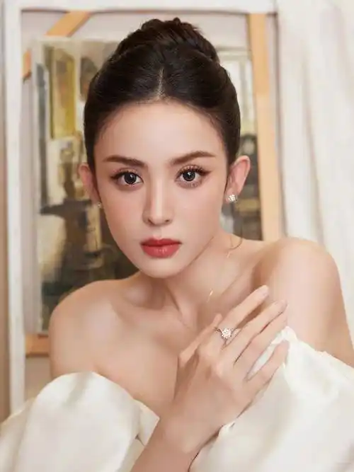 赵丽颖新剧脸怎么变这样了?这次真的夸不出口_面部_美的_线条