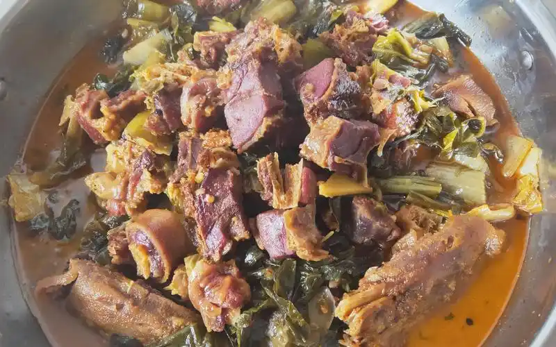 酸菜炖大鹅,自己在家做,色香味俱全,让人垂涎三尺,吃了还想吃