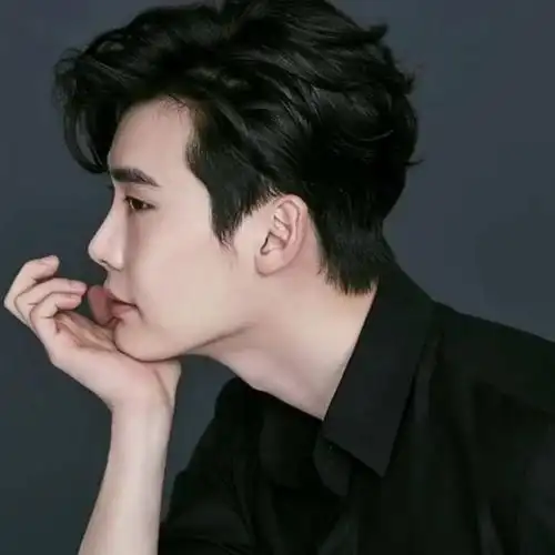 完美侧颜李钟硕