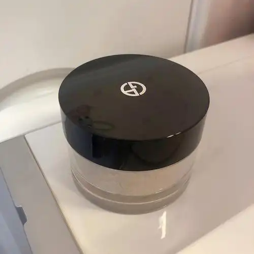 阿玛尼散粉很好用啊