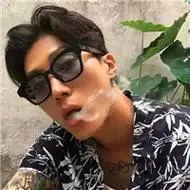 社会男头像带纹身抽烟