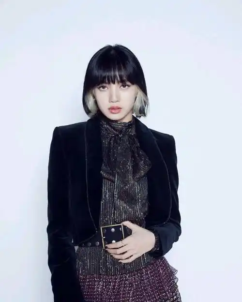 lisa带火了一种染发,它叫"挂耳染",又飒又酷,谁染谁好看