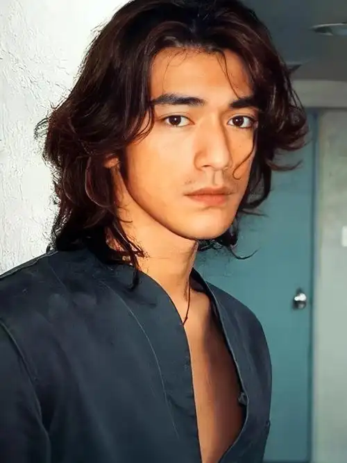 有一种帅哥叫金城武曾经亚洲男星颜值顶峰