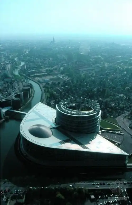 [欧洲议会大厦] 欧洲议会总部大楼整体是.