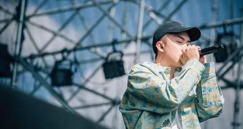 杨和苏快乐大本营综艺首秀线下音乐节不断燃炸全场