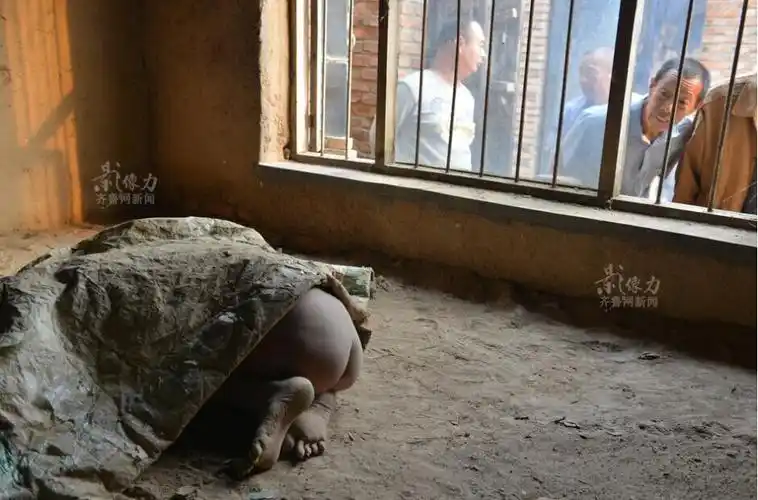 山东德州一精神病患者裸卧土炕15年_高清图集_新浪网