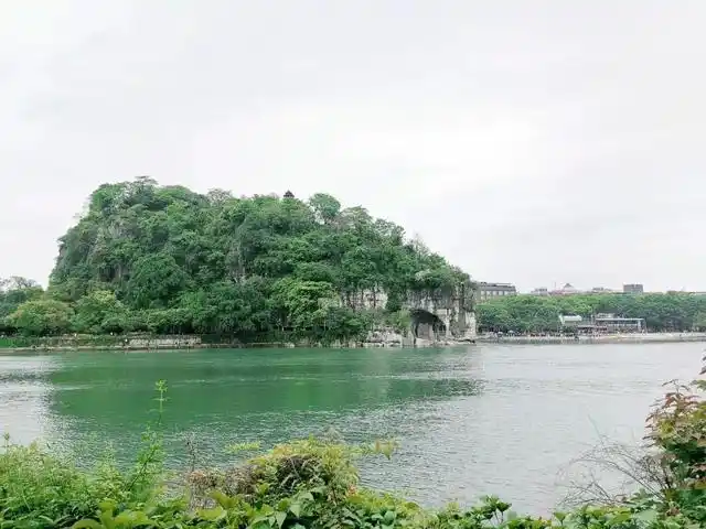 訾洲岛望象鼻山