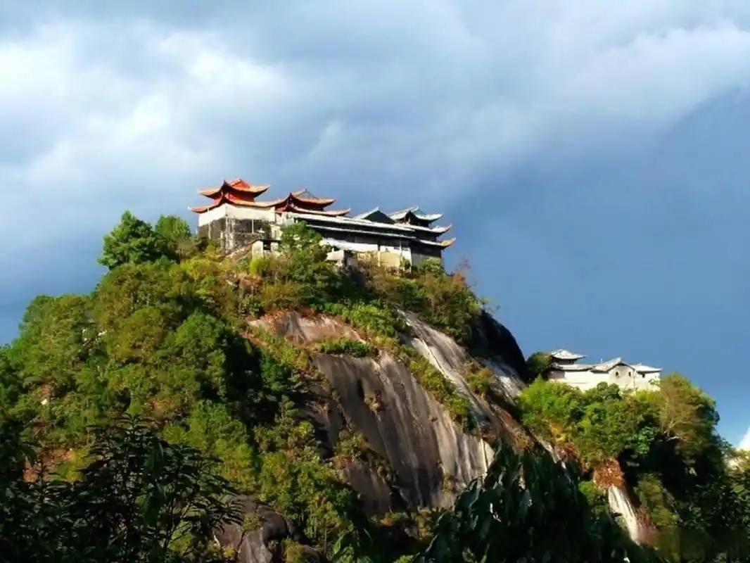 总要去趟腾冲吧#  【腾冲云峰山】云峰山位于云南省保山腾冲市滇陶蝌