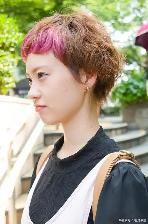 接下来,我们将为您详细介绍几种适合毛躁自然卷的发型,帮助您找到