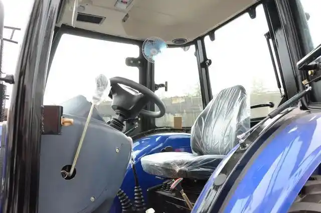 这台704拖拉机,带驾驶室,你觉得怎么样?