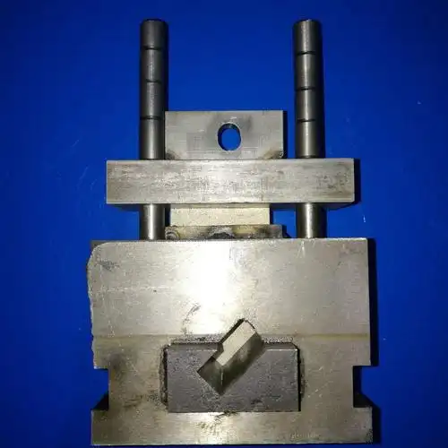 厂家来电订做管材冲孔模具方管切管模具中匠金属冲压成型模