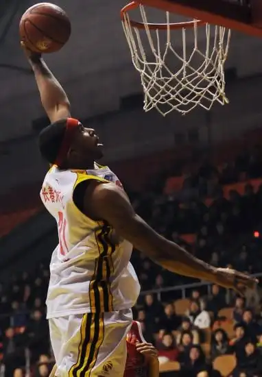 图文cba第29轮长春9182浙江罗杰斯战斧扣篮