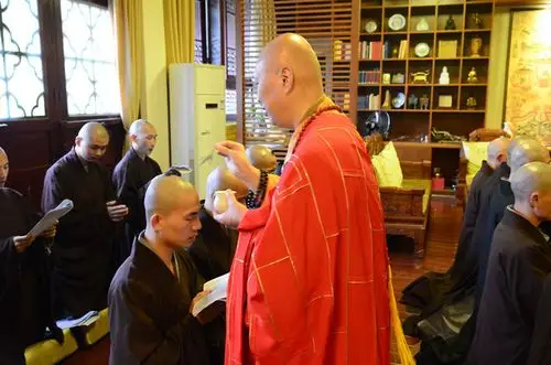 江西九江东林寺举行2014年秋季出家剃度仪式