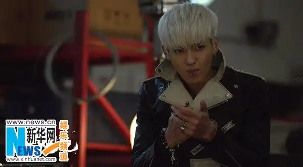 老炮儿冯小刚不含糊 吴亦凡白发飙车视频曝光【组图】 (4)