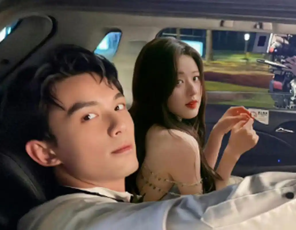 吴磊与赵露思合照,磕cp.