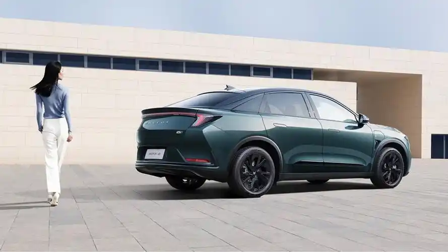 极狐阿尔法s森林版一上市,二十万区间的新能源车突然好选择了