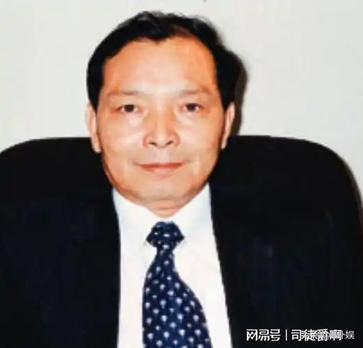 一顿饭吃掉90万花2亿买跑车蒋家父子挥霍无度败光百亿家产