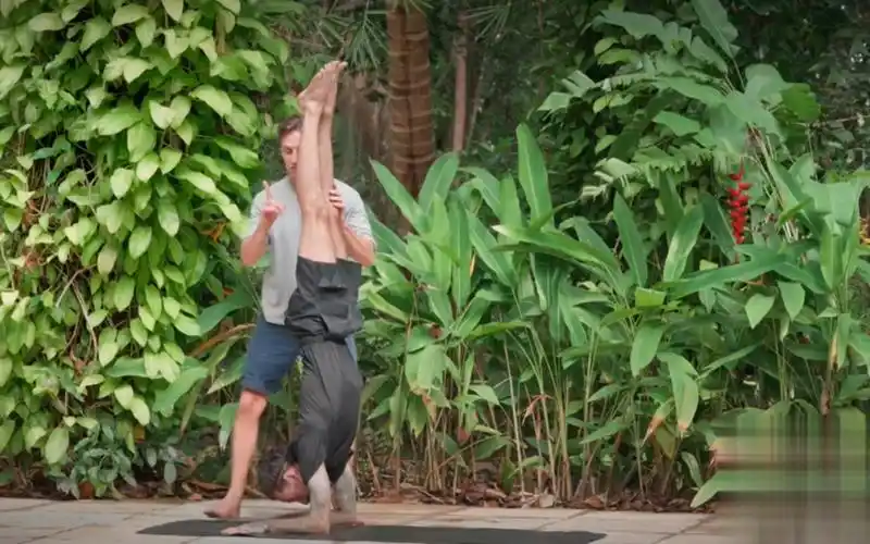 阿斯汤加瑜伽鸭子式教学