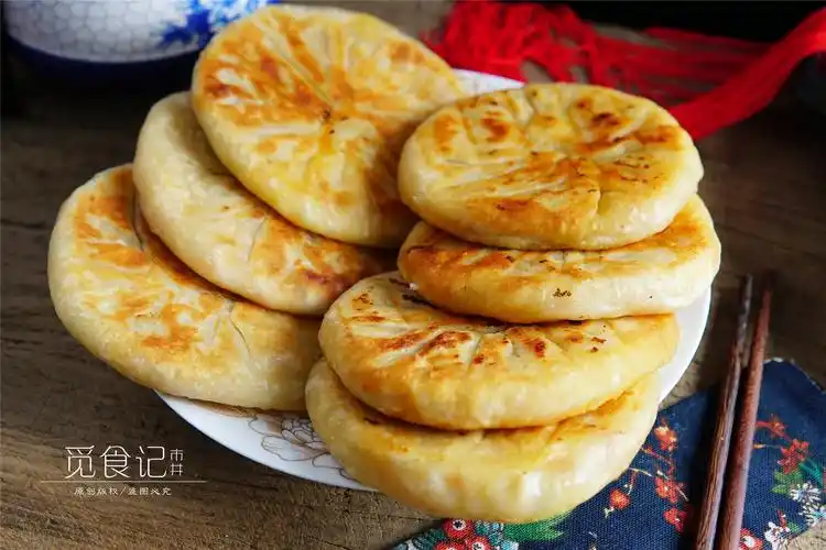 老妈做了20多年的早餐饼,卷啥都喷香,北方人太会做面食了!