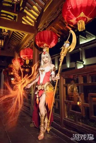 王者荣耀王昭君cos出境 操控冰雪的寒冰女王_游戏狗新闻