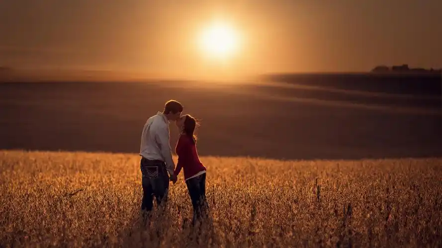 情人,接吻,男人,女人,夕阳风景,意境壁纸