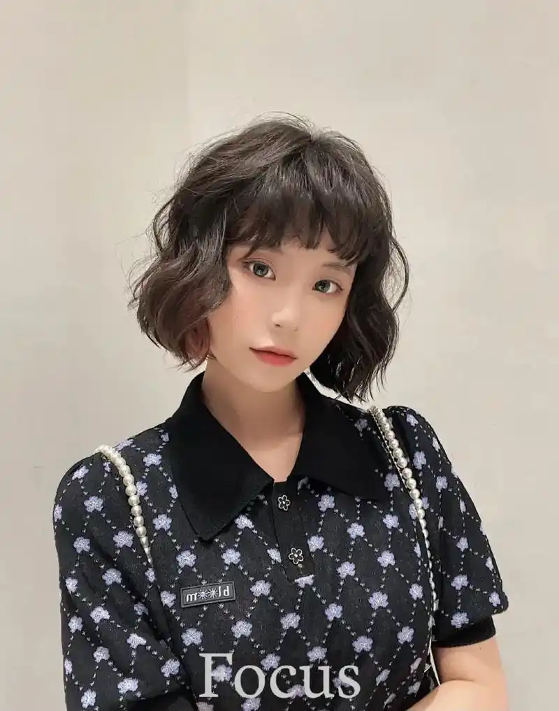 生活可以无聊 我们一定要有趣#短发烫发 #阳新发型师阿诗 @ - 抖音