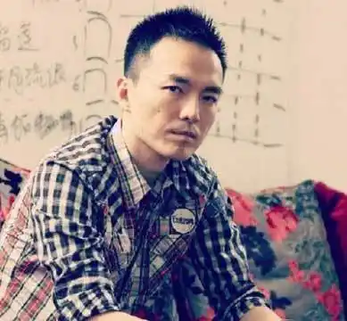 栗浩洋曾主动要求被关监狱栗浩洋家庭介绍个人资料