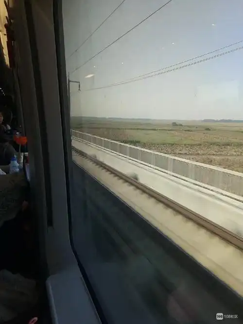 坐着飞快的高铁二点到