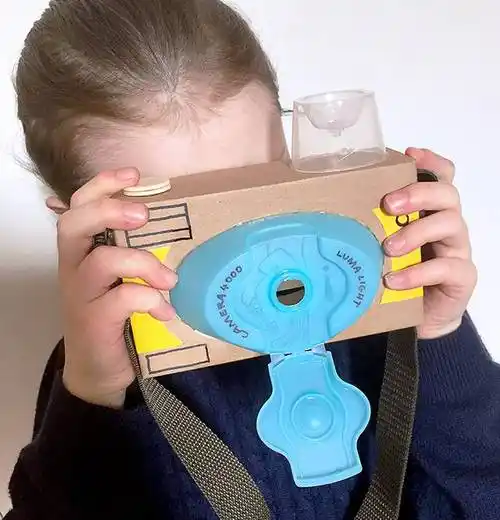 手工制作儿童玩具废物利用纸盒子做照相机步骤图解