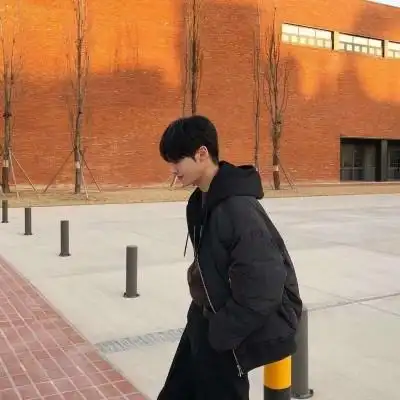 2019最新男生微信头像成熟大气 想你的时候风都是甜的