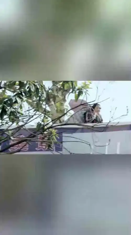 鸡毛飞上天:玉珠看到袜子叫玉珠牌,却怎么也不肯收下