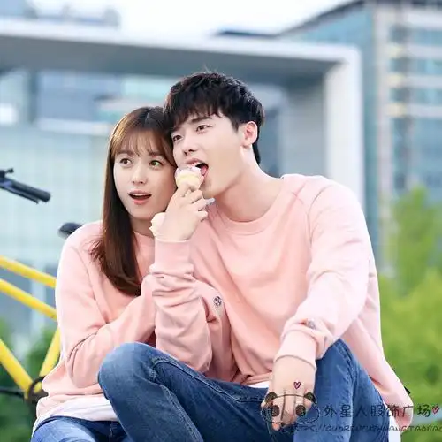 加厚秋韩剧w两个世界李钟硕韩孝周同款粉色情侣套头卫衣