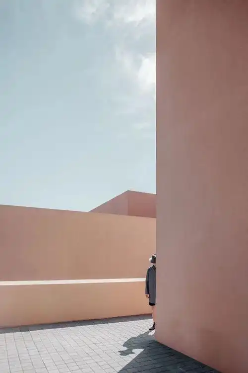 他拍的照片从来不露脸,却有着满屏的高级感!|摄影师|人像摄影_网易订