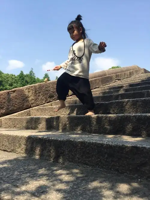 赤脚奔跑——孩子本该这个样子