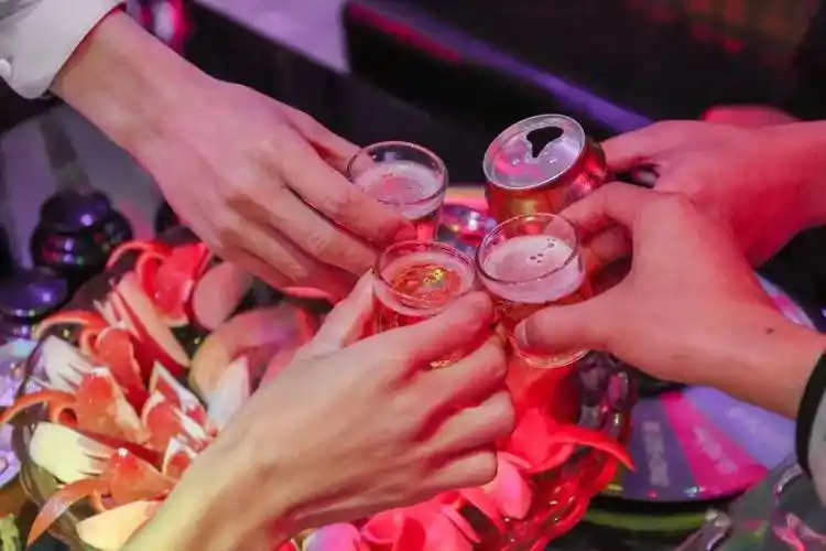 湛江这八家ktv欢唱淋漓从白天嗨到凌晨