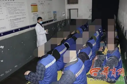 西安未央区看守所实行过渡集中管理每天对监室进行消毒