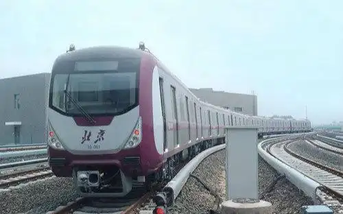 北京地铁15号线dkz31进出站