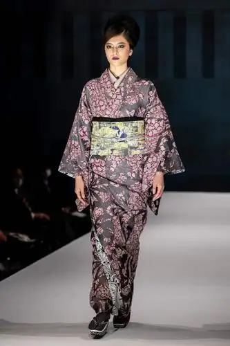 东京时装周齐藤上太郎品牌时装秀