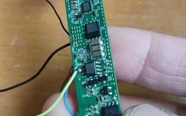 电子烟拆解看看内部结构